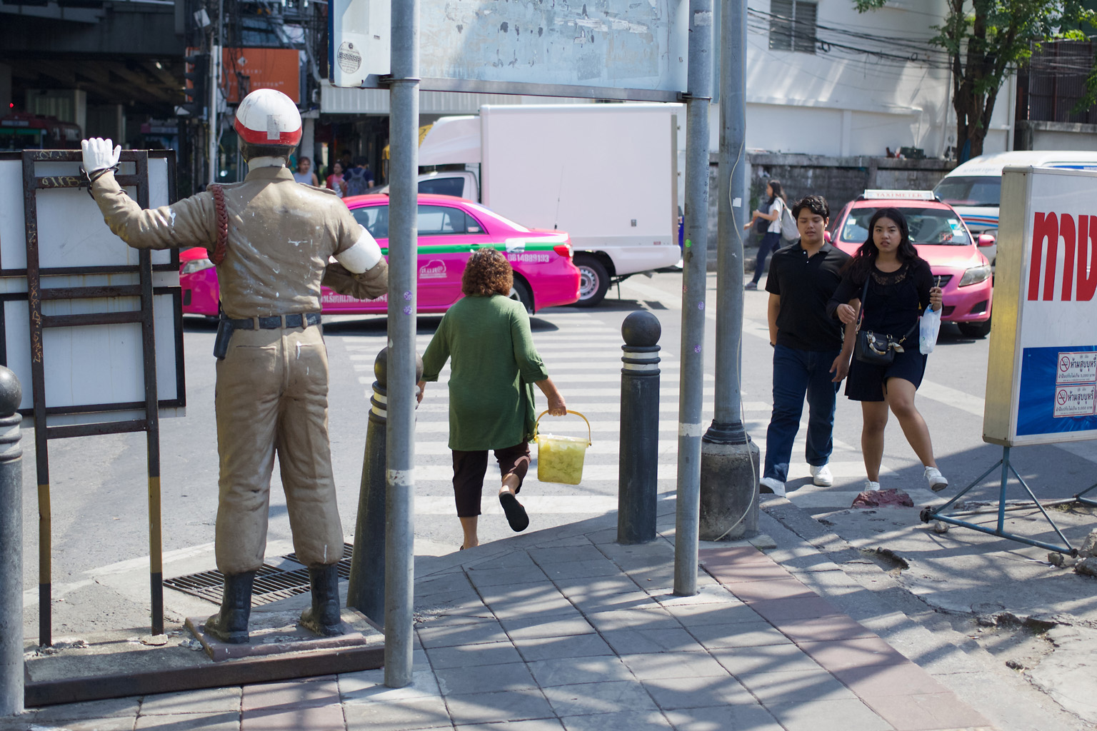 Behind the fake traffic cop