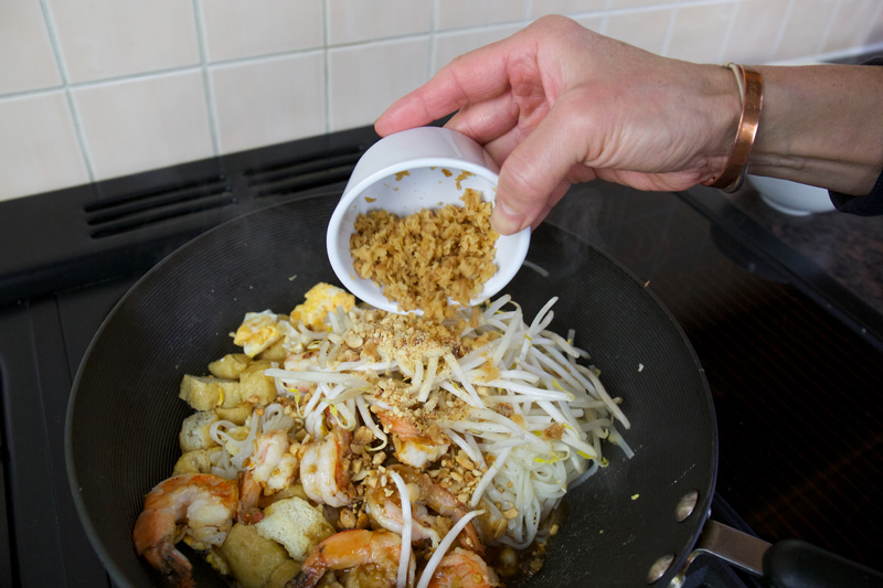 final steps in making pad thai